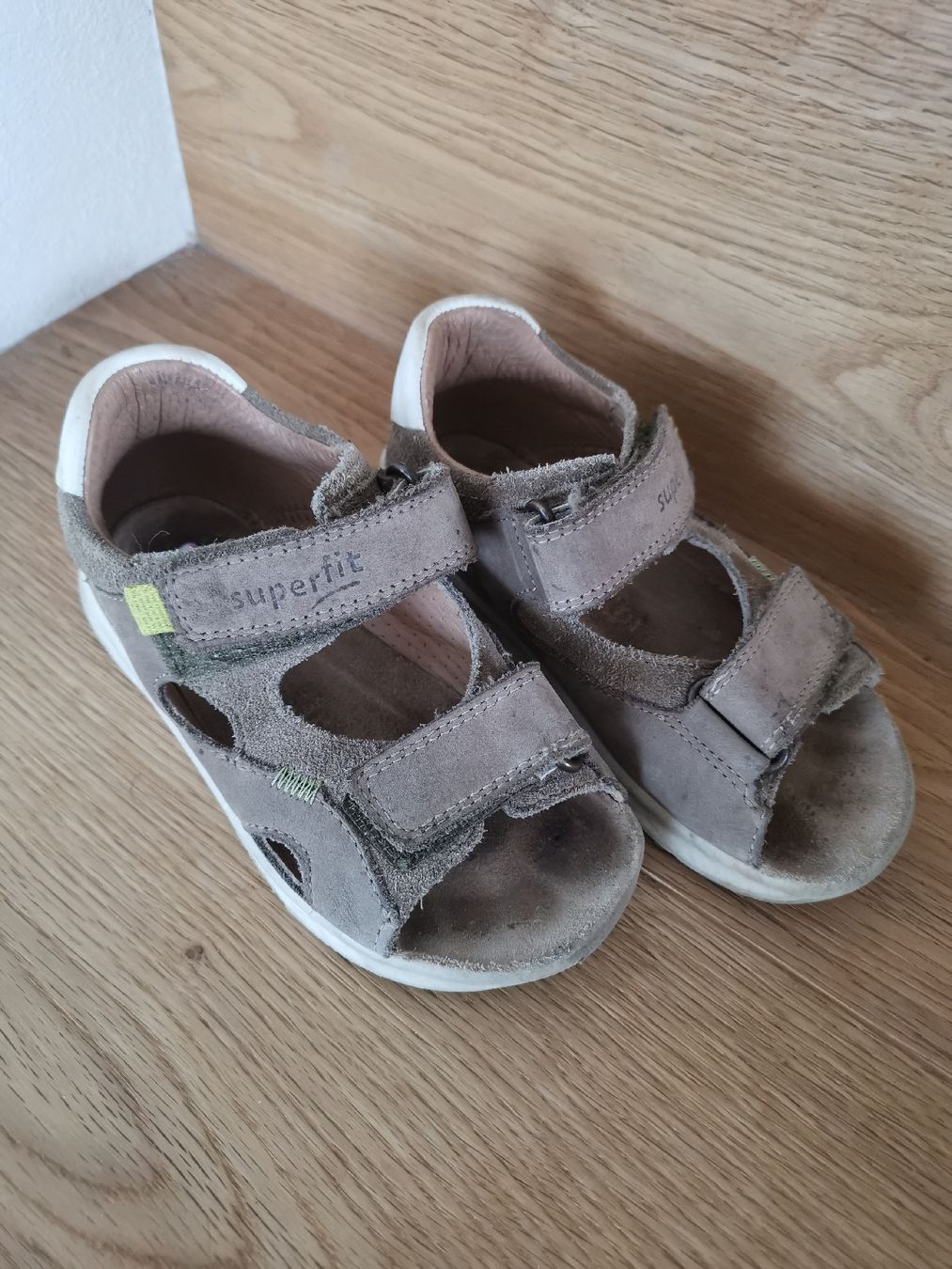 Chaussures hommes: Sandalen Superfit 24 – D'occasion à Ins par Jacy1 1