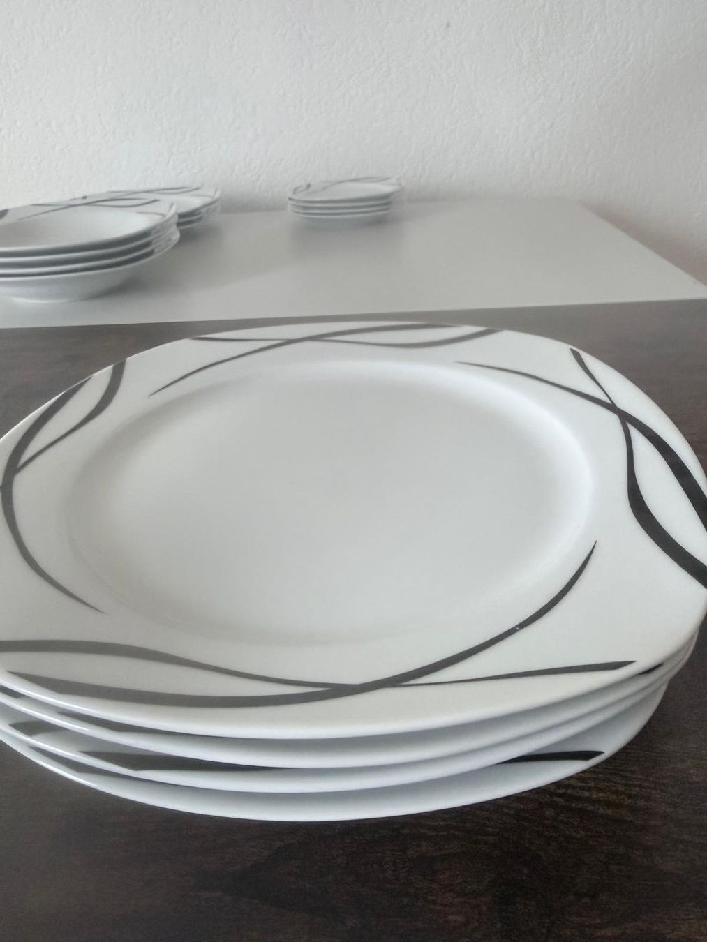 Set di piatti: Geschirr Set, Teller mit Design,Neuwertig – Usato da Wynau venduto da sascha4979 7