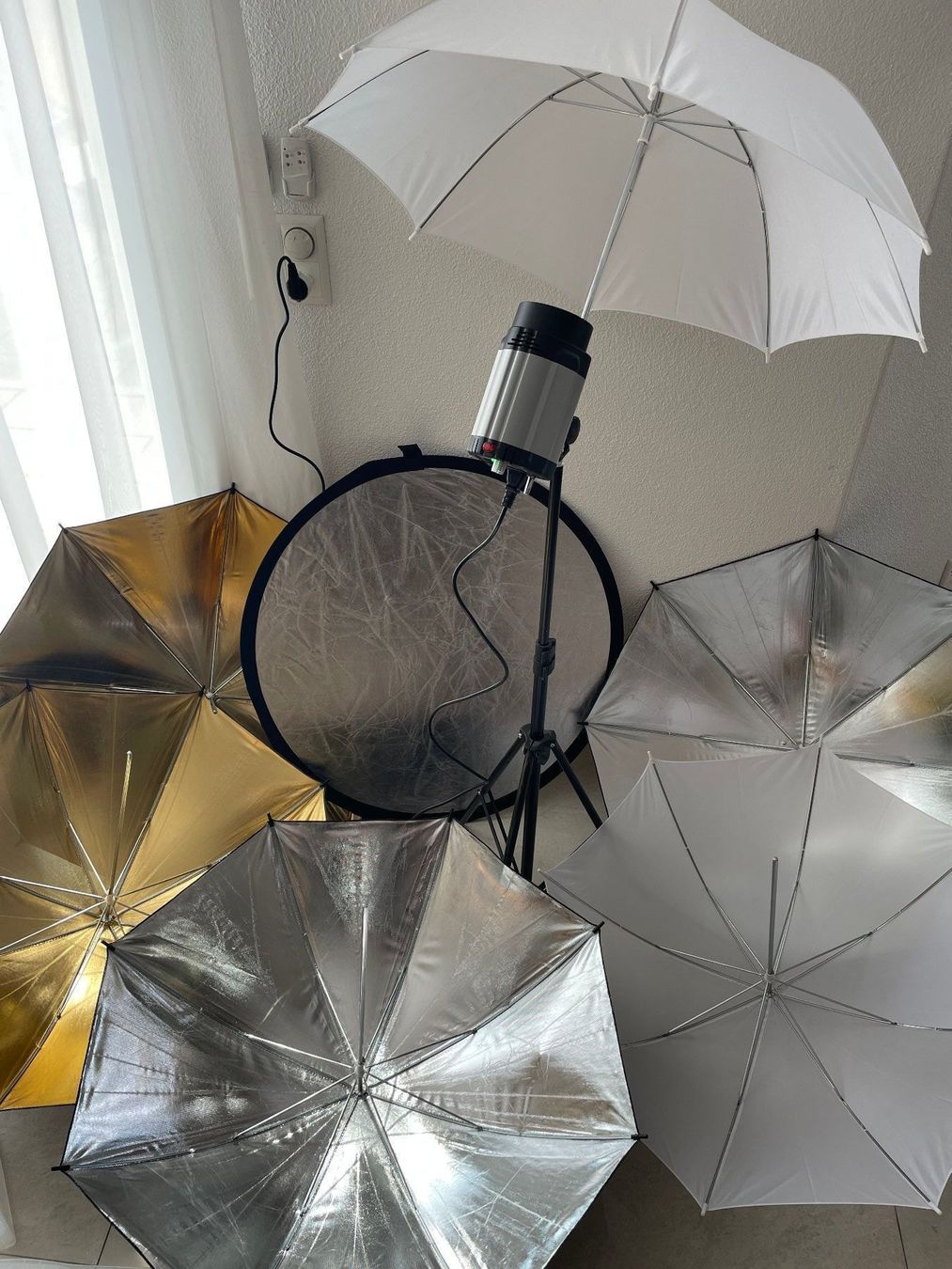 Flash: Fotoschirme und Blitz Lampe – Usato da Dagmersellen venduto da Arcticsnow2017 1