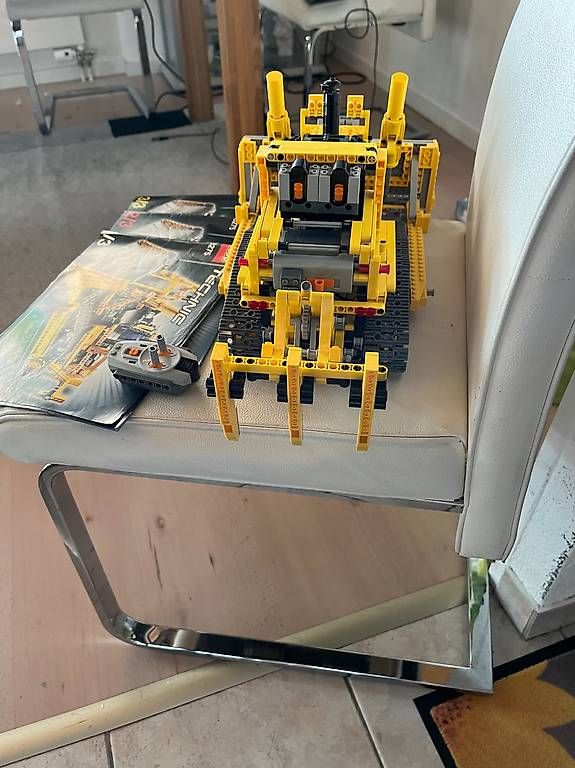 Lego Kit di costruzioni: Lego Technics 8275 Bulldozer – Usato da Olten venduto da Einwegparadies 3