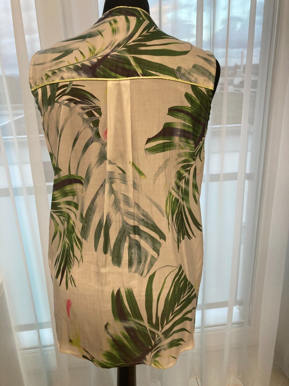 Camicette: Bluse, bunt, Gr. S/M, ohne Arm. – Usato da Glattpark (Opfikon) venduto da Pangie 1