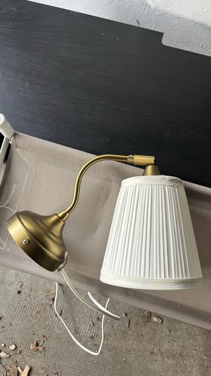 Ikea Lampes: Lampe murale IKEA dorée – D'occasion à Daillens par BrandonW