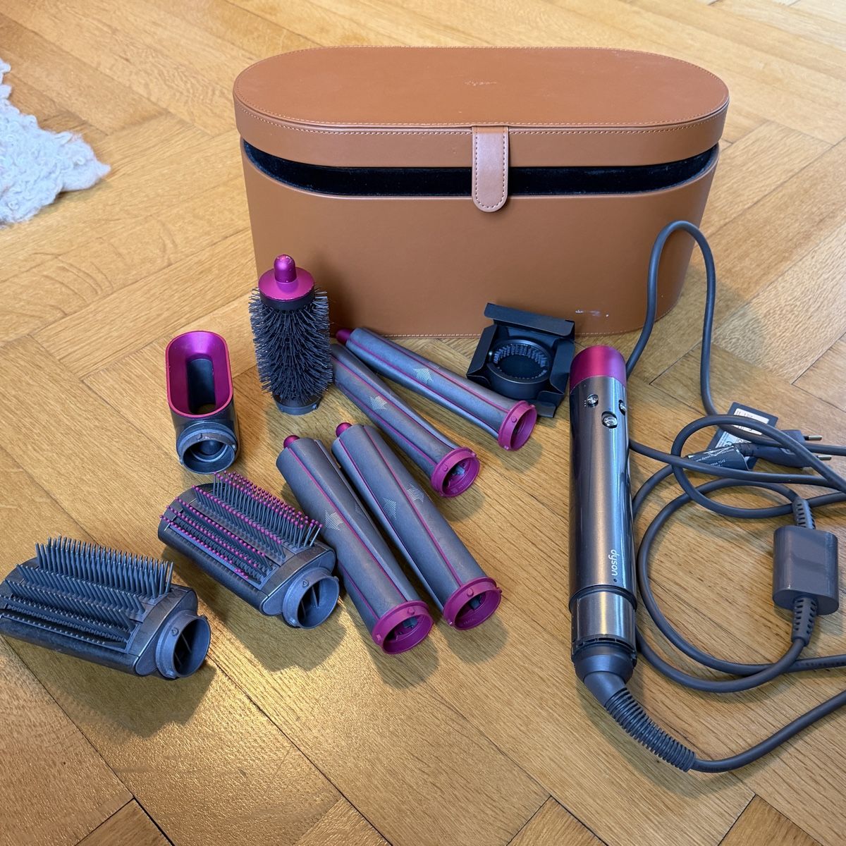 Dyson Asciugacapelli: Dyson Airwrap Complete + Zubehoer mit Box – Usato da Ostermundigen venduto da tatjanakova