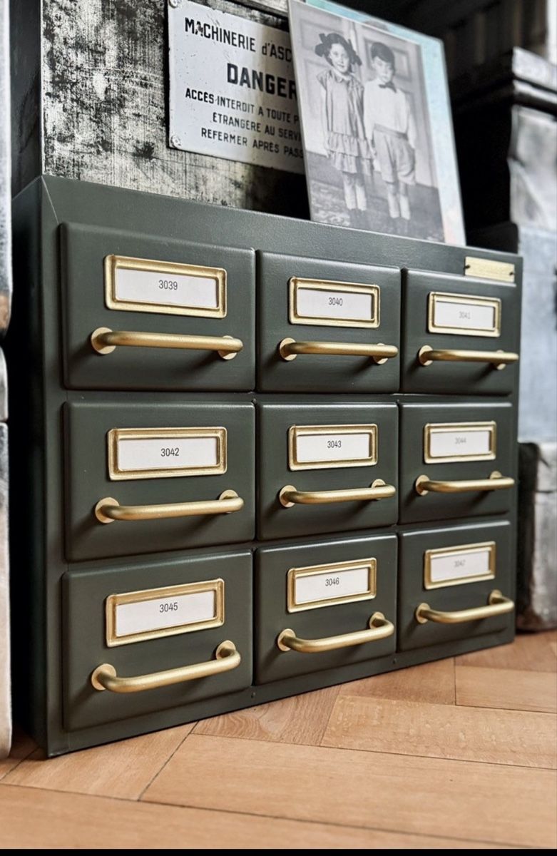 Cassettiere: Schubladenmöbel, FLAMBO Paris – Usato da Winterthur venduto da Divns 1