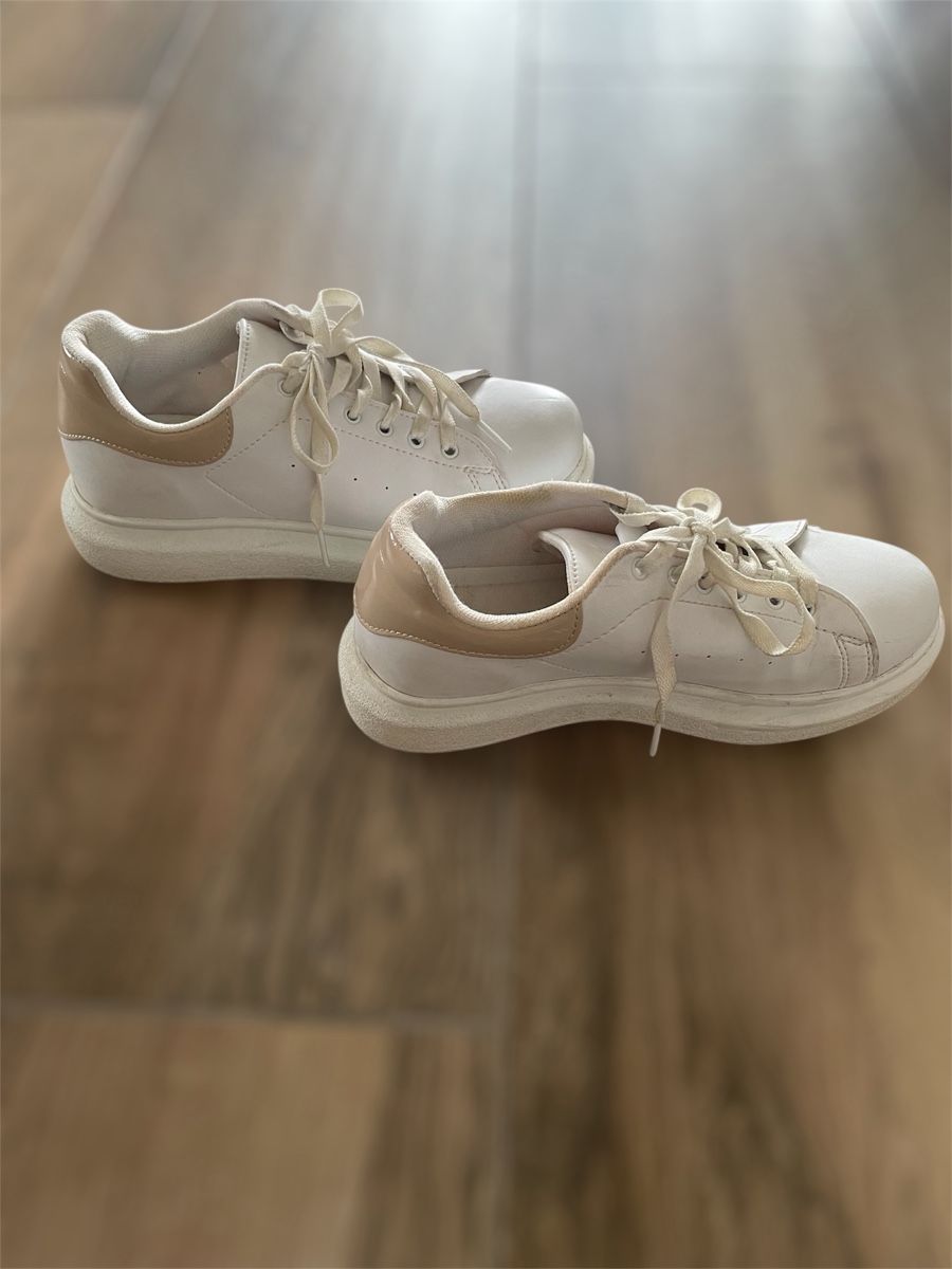 Scarpe da donna: Weisse Frühlings-Sneakers, Grösse 37 – Usato da Thundorf venduto da paglialongamaria 2