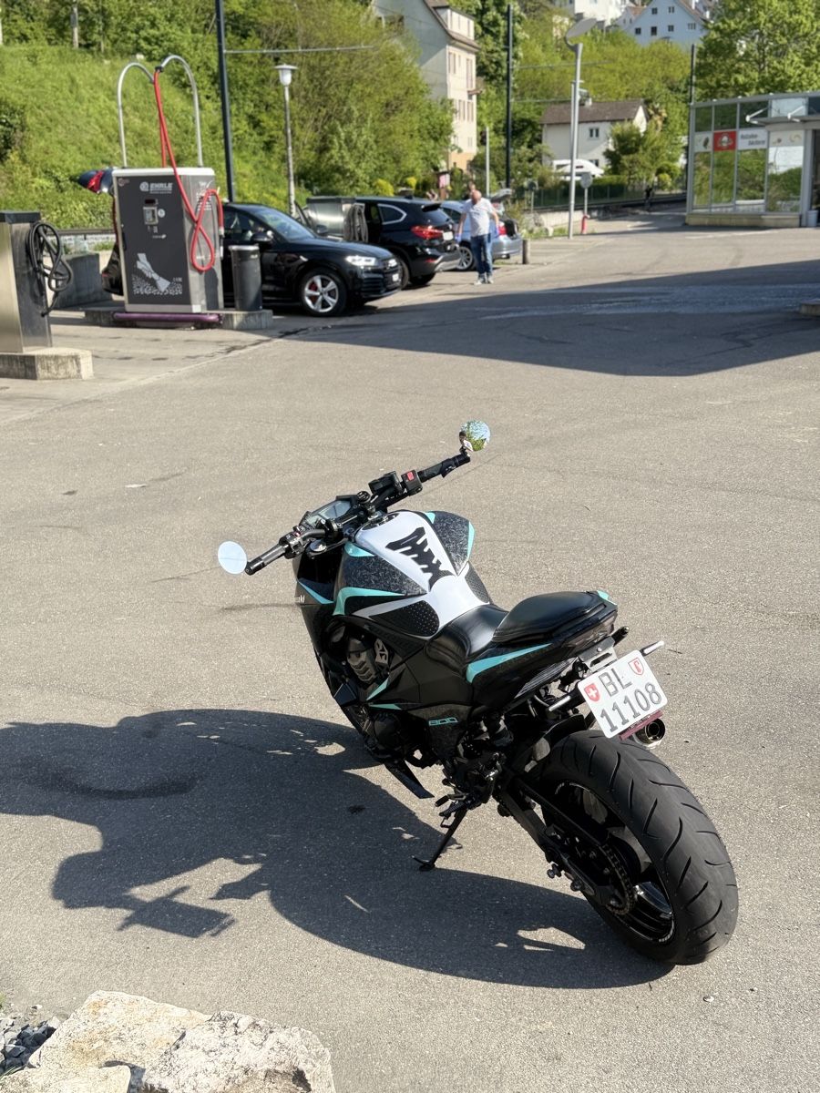 Kawasaki Strada: Kawasaki Z800e 35KW – Usato da Muttenz venduto da akb_dys7 1