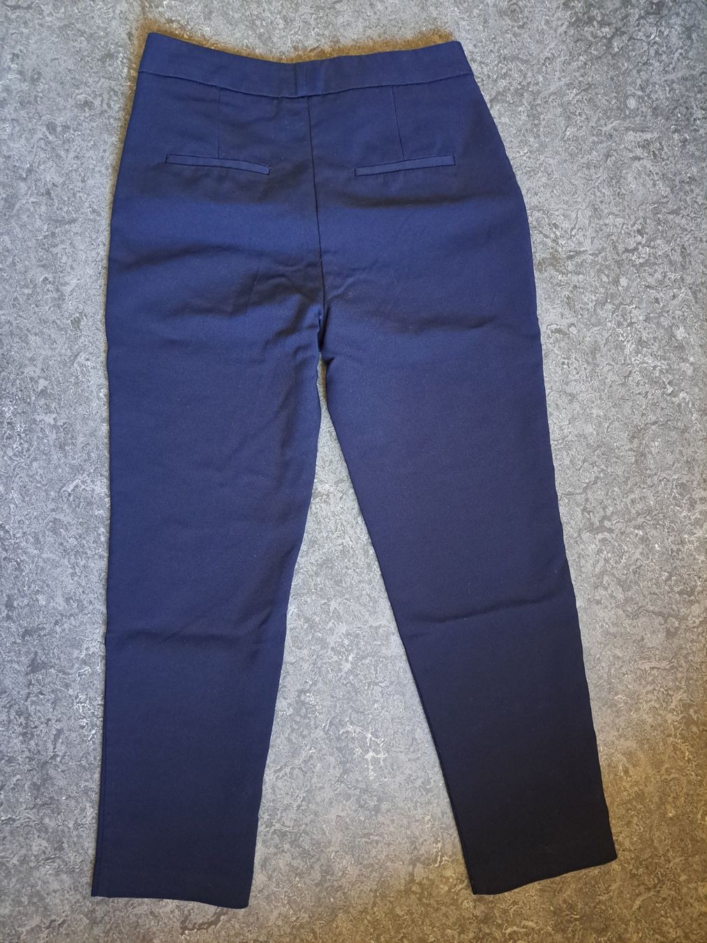 Pantaloni: Marineblaue Hose Gr. 36 – Usato da Oetwil am See venduto da Kuechenzeit 1
