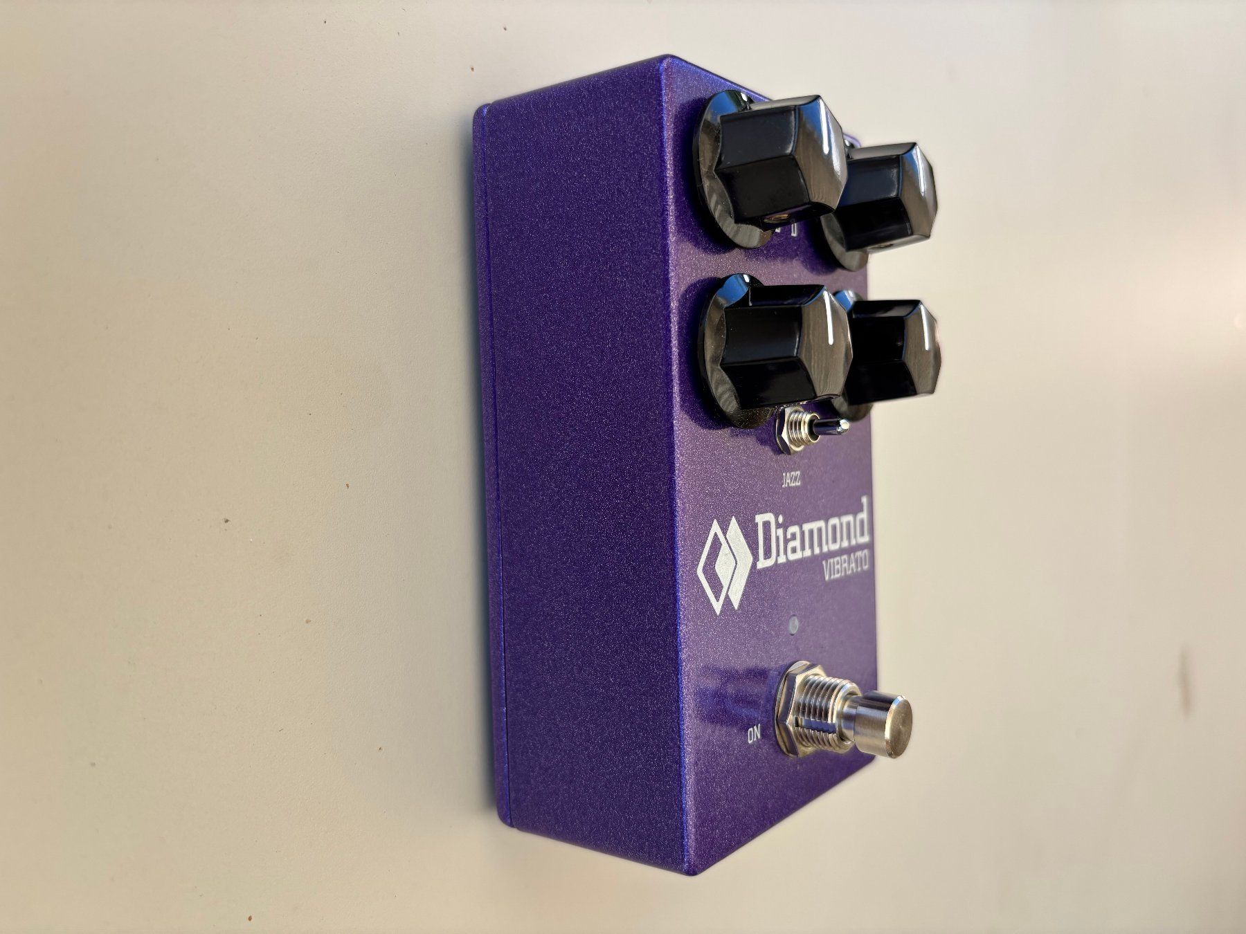 Strumenti musicali: Diamond Vibrato V2 Pedal – Usato da Gland venduto da Barrel_b 4