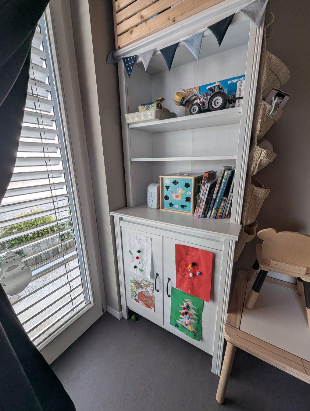 Ikea Scaffali: Ikea Kinderregal mit Türen, grau – Usato da Kiesen venduto da zema03