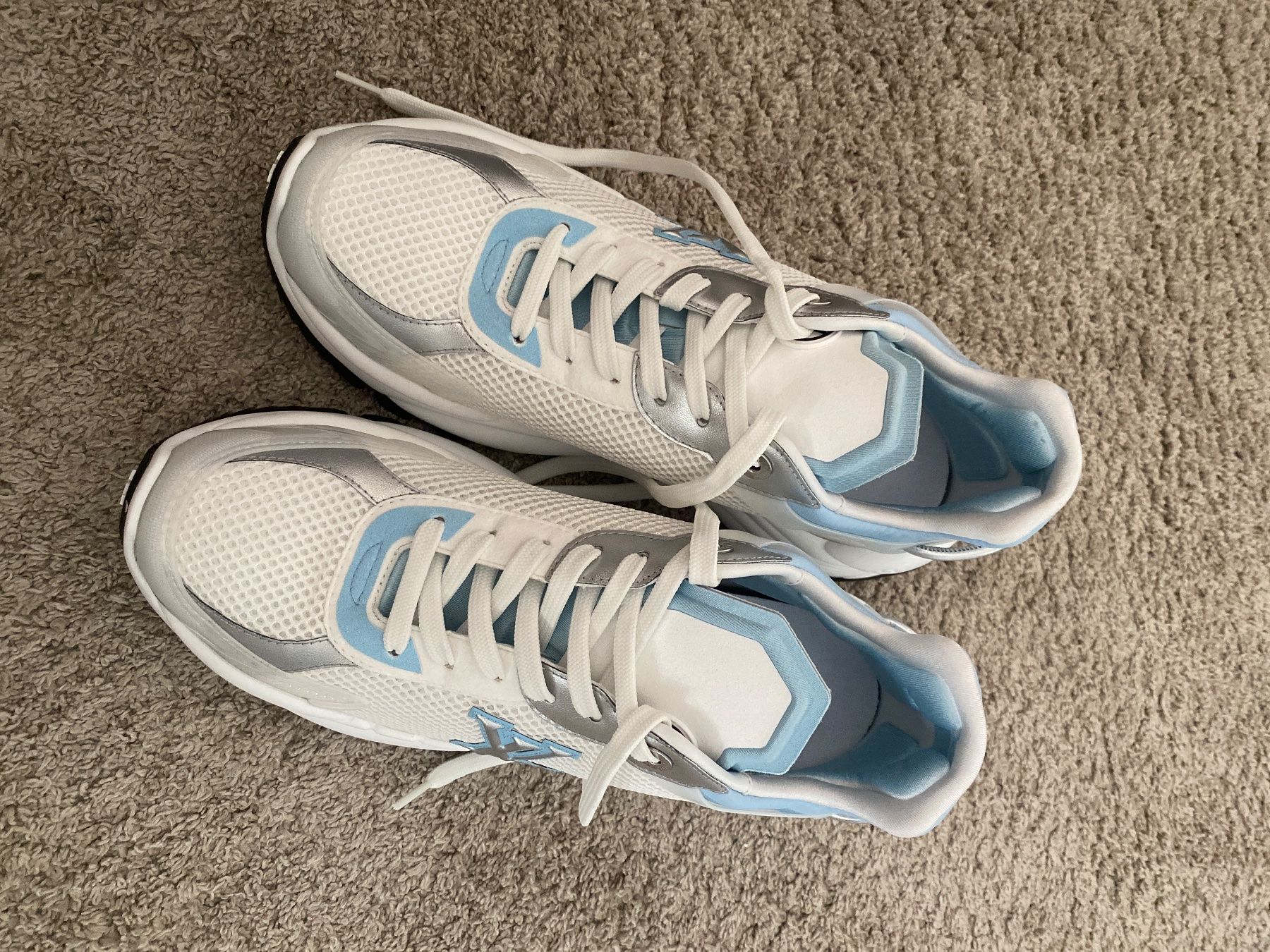 Louis Vuitton Scarpe da donna: Neue Louis Vuitton run 55 Sneaker 39 – Nuovo e nell'imballaggio originale da Lachen SZ venduto da LuganoLugano 1