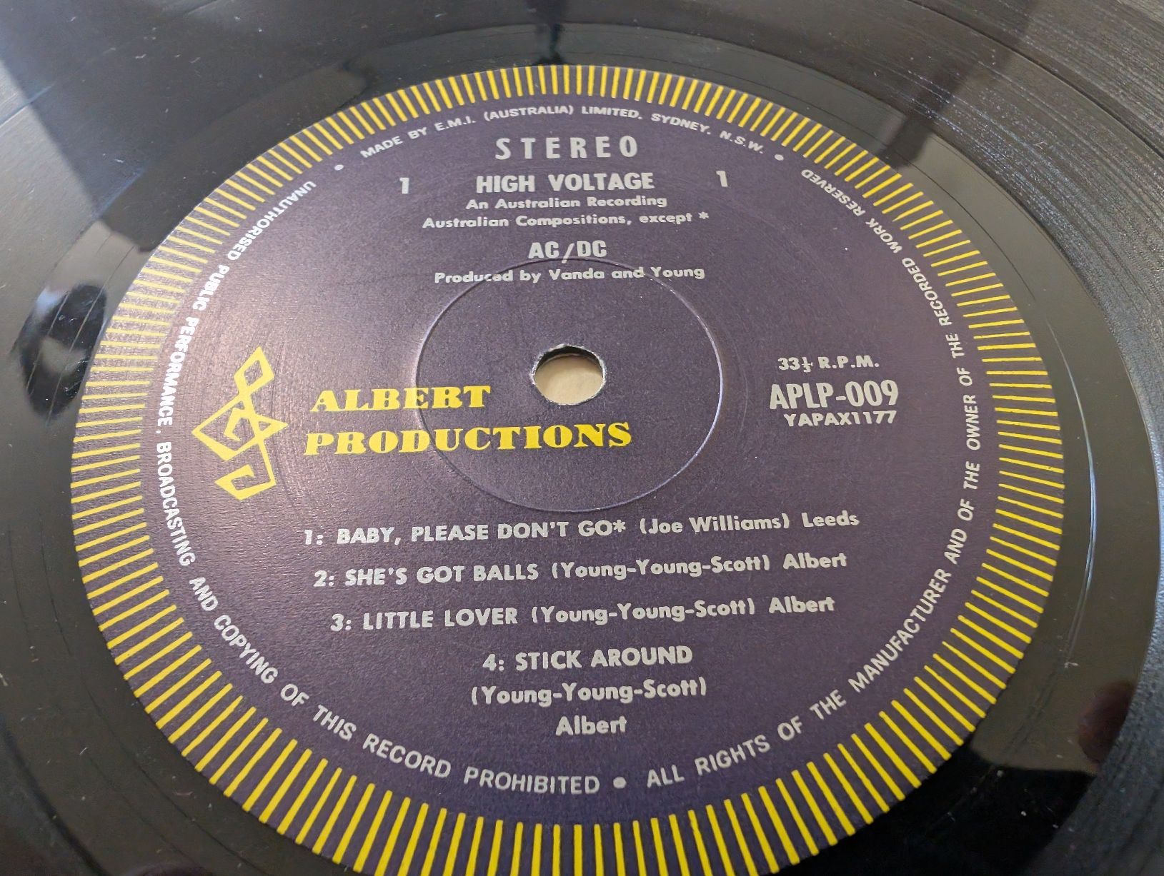 Vinyles: AC/DC High Voltage Vinyl LP Albert Productions APLP-009 – D'occasion à Laupen ZH par Zmoewe 1