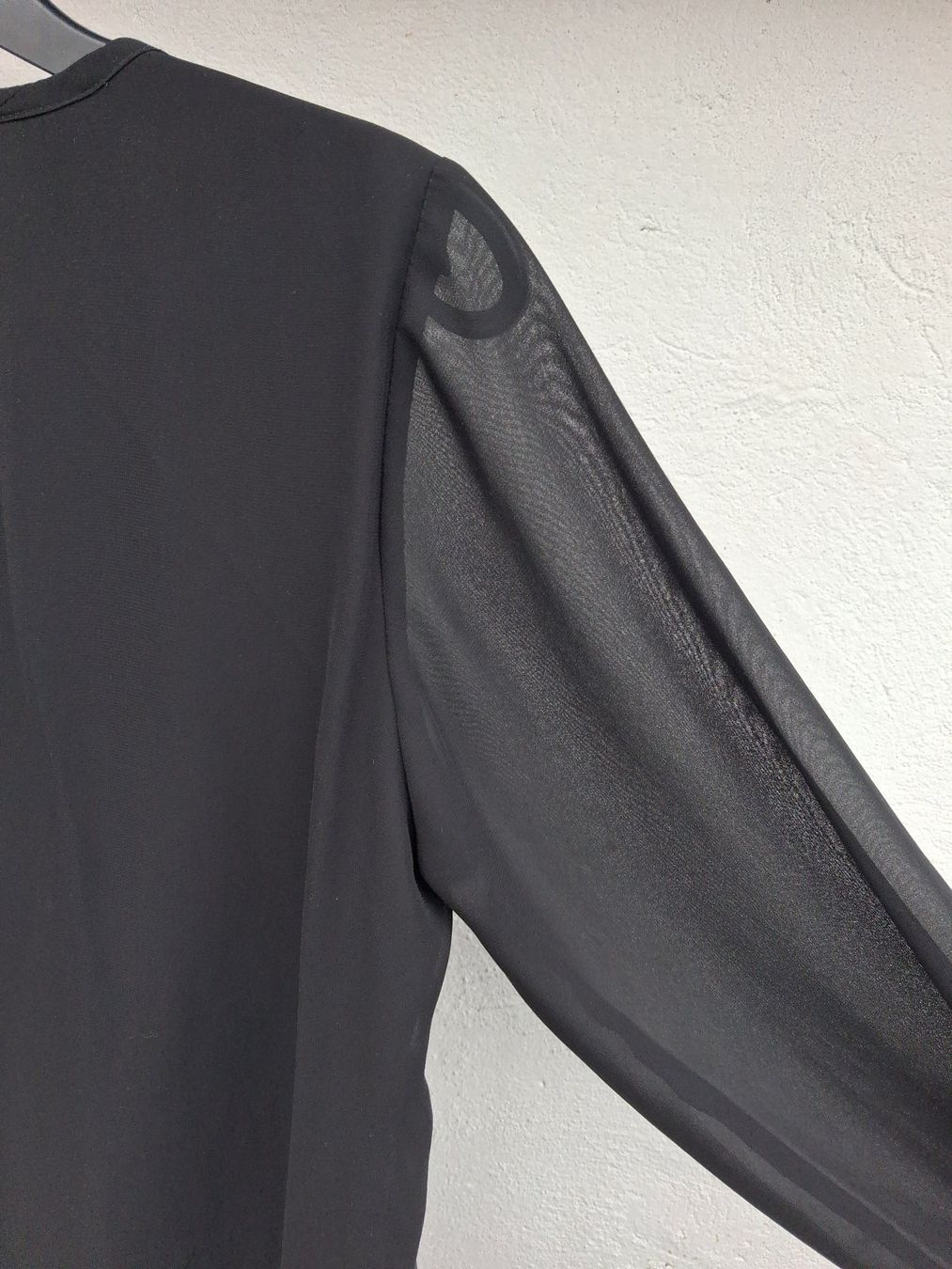 Blusen: Damen Langarmbluse schwarz halbtransparent, 36 – Gebraucht aus Wald ZH von e8e 3