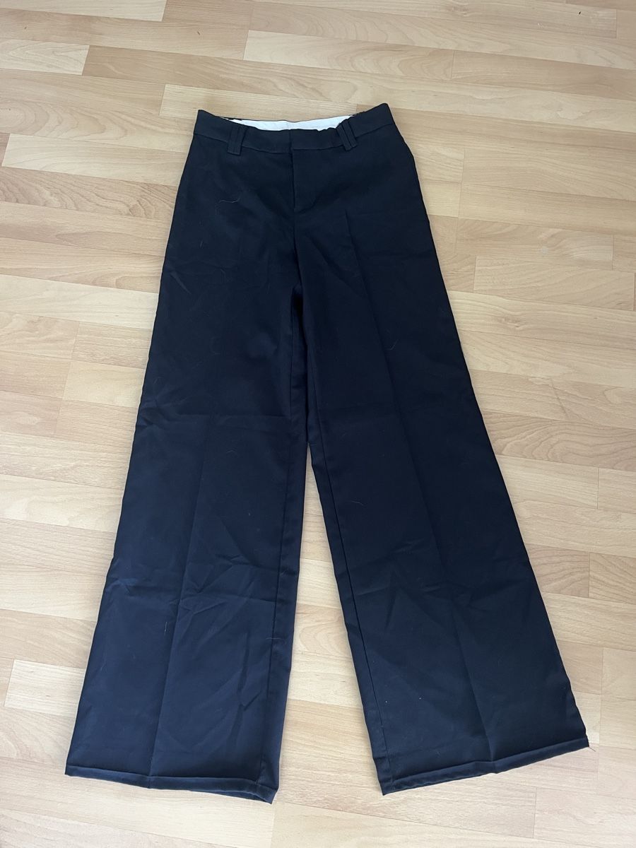 H&M Hosen: Stoffhose von H&M, Grösse 34, schwarz – Gebraucht aus Kaltenbach von happysunshineee