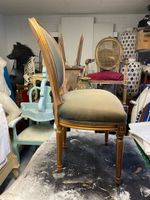 Stuhl in Gold