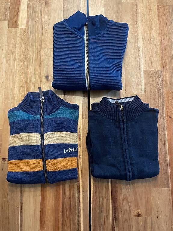 Altro abbigliamento per bambino: Lot de gilets - taille 104cm – Nuovo (secondo la descrizione) da Estavayer-le-Lac venduto da bess-