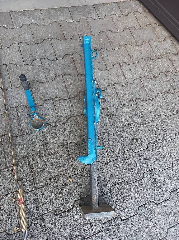 Tous les outils: Stockwinde, Fusswinde, Kurbelwinde, Steel Jack – Défectueux à Werthenstein par joniace 3