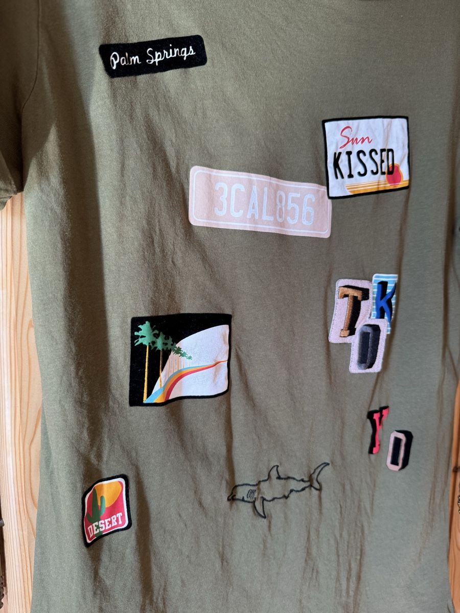 Pull&Bear T-Shirts: Pull&Bear Shirt, Olivgrün mit Patches, Grösse M – Gebraucht aus Hergiswil NW von kaufe_bei_kaufmann 2