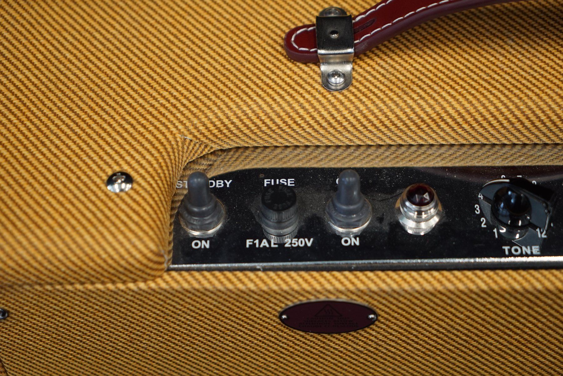 Fender Amplificatori: Fender 57 Custom Deluxe Handverdrahteter Röhrencombo – Usato da Ortschwaben venduto da Musictrade 5