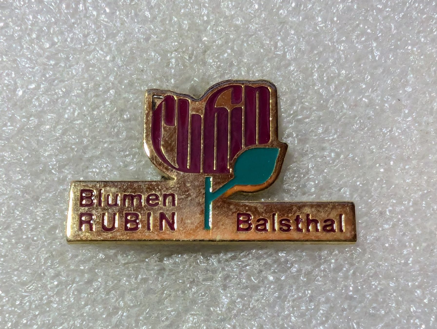 Placchette & Badge: Ansteckpin 3: Blumen Rubin Balsthal – Usato da Oppligen venduto da Pin-Fall-Shop