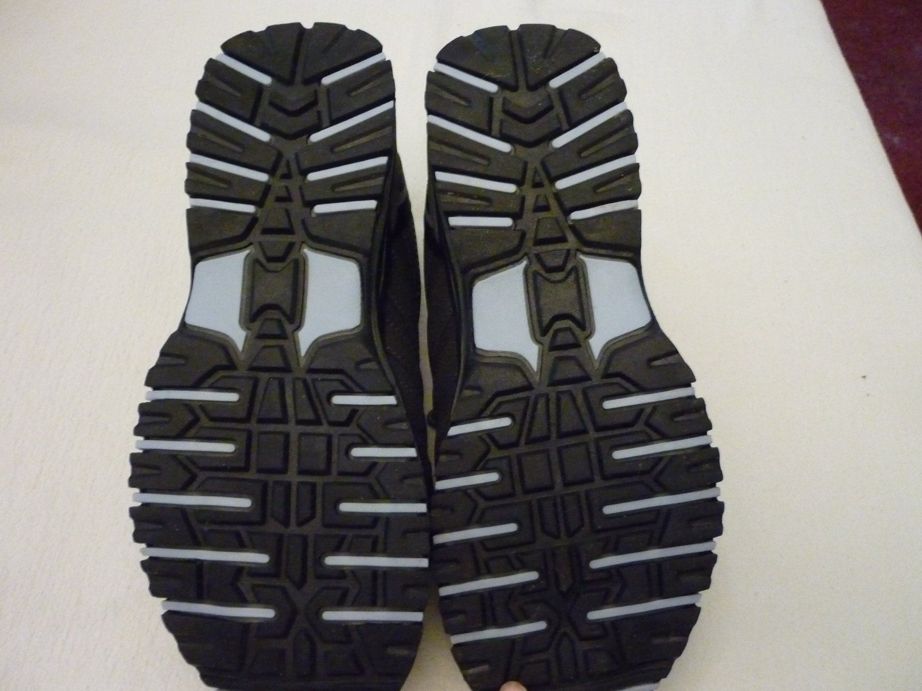 Scarpe da donna: Laufschuhe – Nuovo (secondo la descrizione) da Vaduz venduto da red94angel 1
