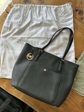 Michael Kors Handtasche dunkelblau mit Staubbeutel neuwertig