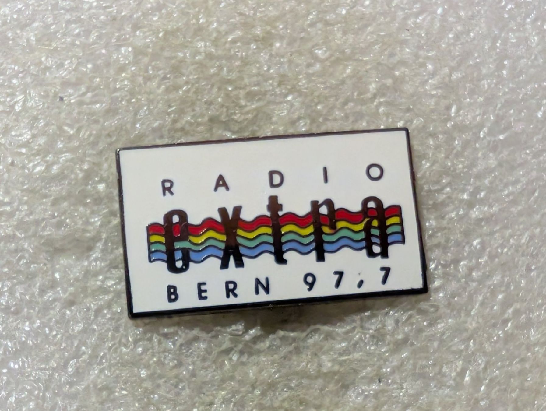 Placchette & Badge: Ansteckpin 187: Radio Extra Bern – Usato da Oppligen venduto da Pin-Fall-Shop