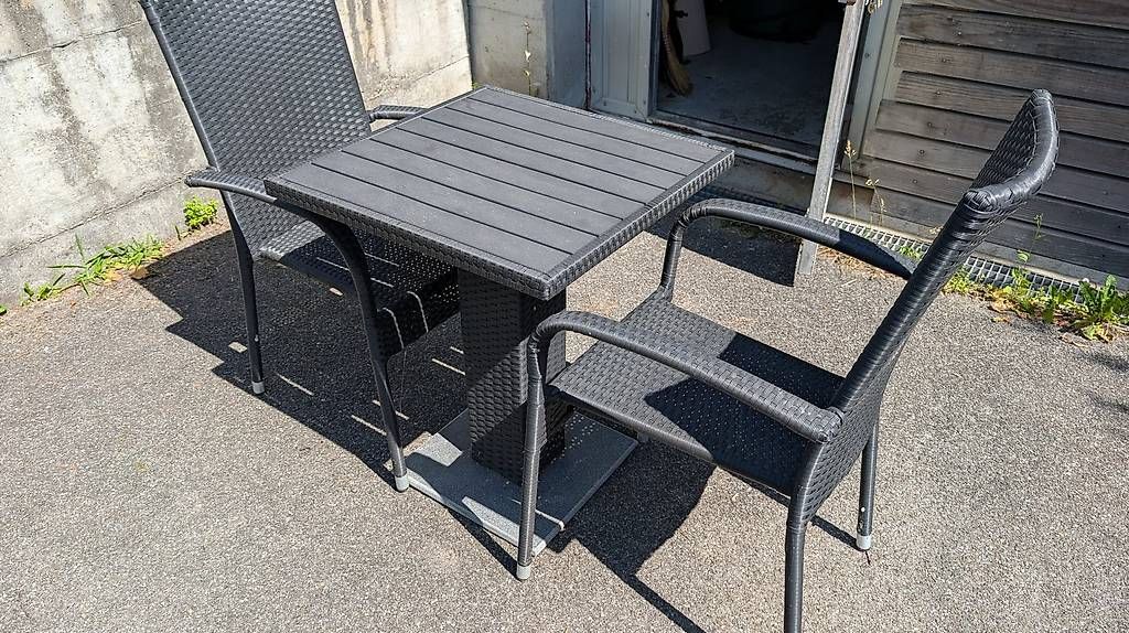 Set di tavolo e panche: Gartentisch mit Stühlen – Usato da Ittigen venduto da rae_m8hc