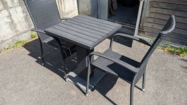Gartentisch mit Stühlen
