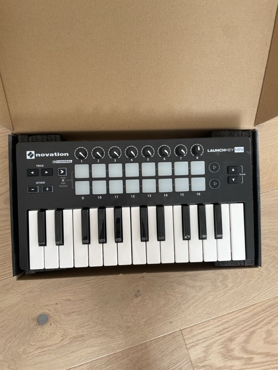 Console di mixaggio: Novation Launchkey Mini MIDI Keyboard used condition – Nuovo (secondo la descrizione) da Oberrieden venduto da timormy 1