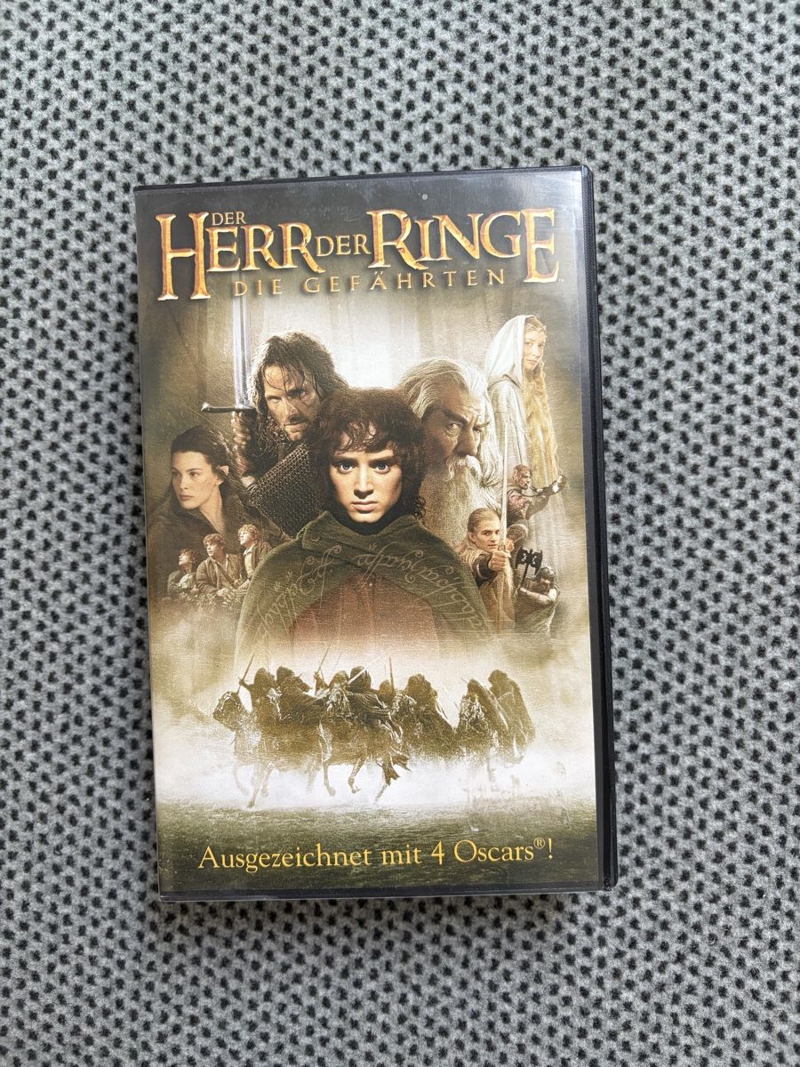 Tutti i VHS: VHS Der Herr der Ringe Die Gefährten  – Usato da Uetikon am See venduto da Winnieclaudia