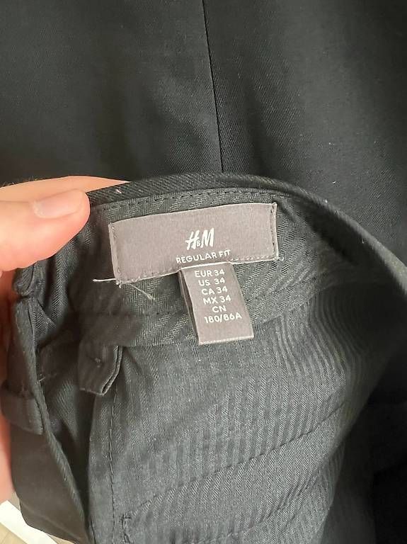 Pantaloni: H&M Hose Herren Regular Fit Schwarz 34 – Usato da Lufingen venduto da luc_g6rv 1