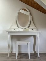Weisser Vintage-Schminktisch mit Hocker