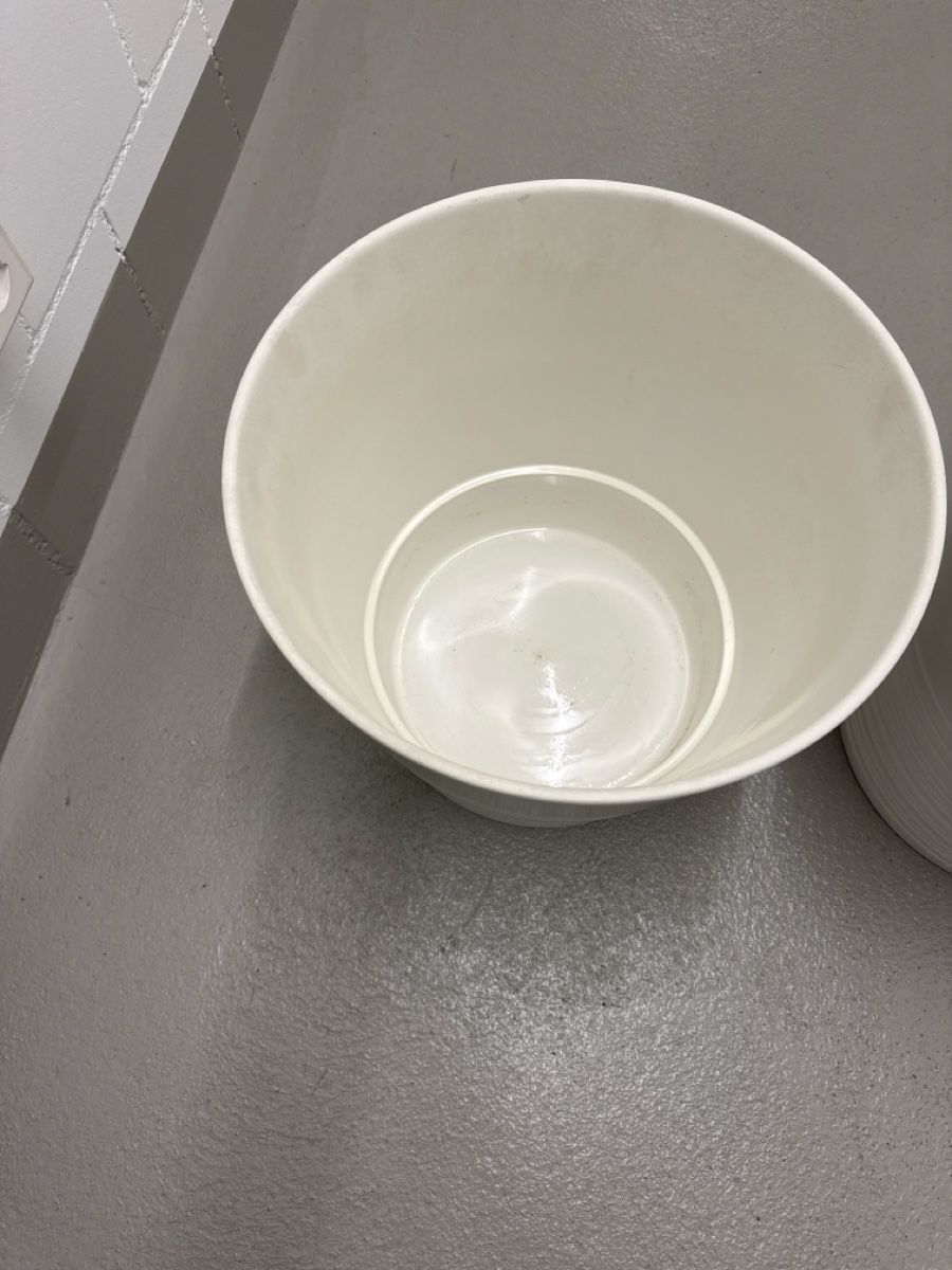 Ikea Blumentöpfe: 2 Stück Blumentöpfe, Top Zustand, Durchmesser 36 cm – Gebraucht aus Bad Ragaz von sim_k52b 1