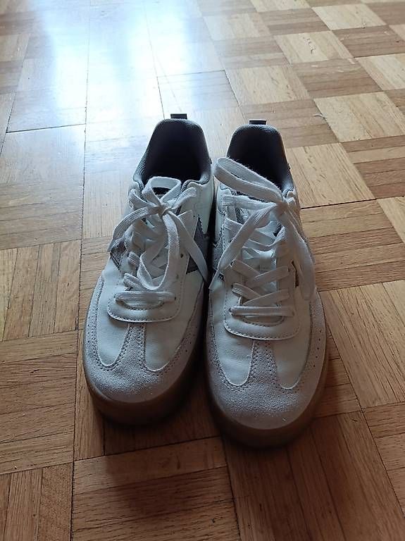 Chaussures femmes: Sneakers von Pull & Bear Gr39 – Neuf avec emballage d'origine à Sissach par jgt_6k76 2