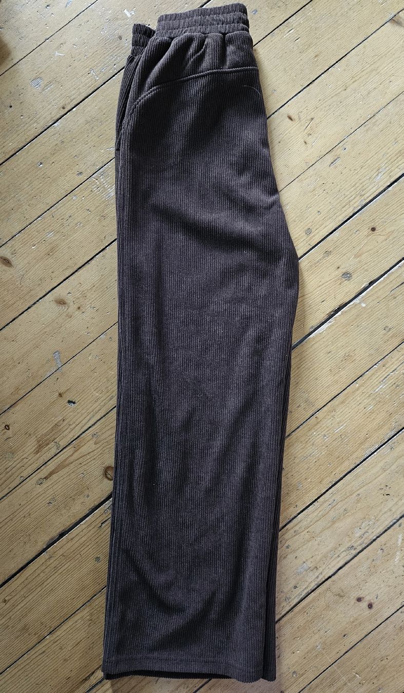 Halara Pantaloni: Halara Hosen gr. M – Nuovo (secondo la descrizione) da Bern venduto da Kolibriiii 3