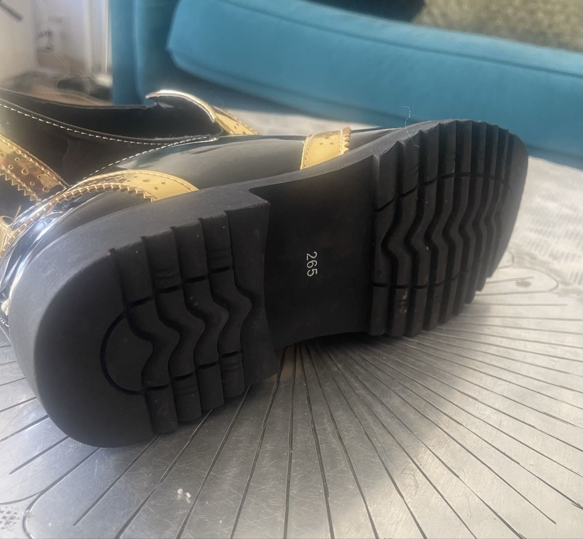 Scarpe da uomo: Chaussures unisexe noir et or taille 43 – Usato da Basel venduto da ICI-CHEZ-NOUS 4