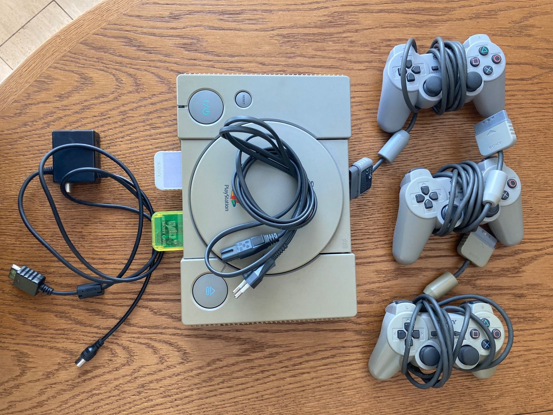 Sony Konsolen: Play Station der 1. Stunde! – Gebraucht aus Bönigen von camper59