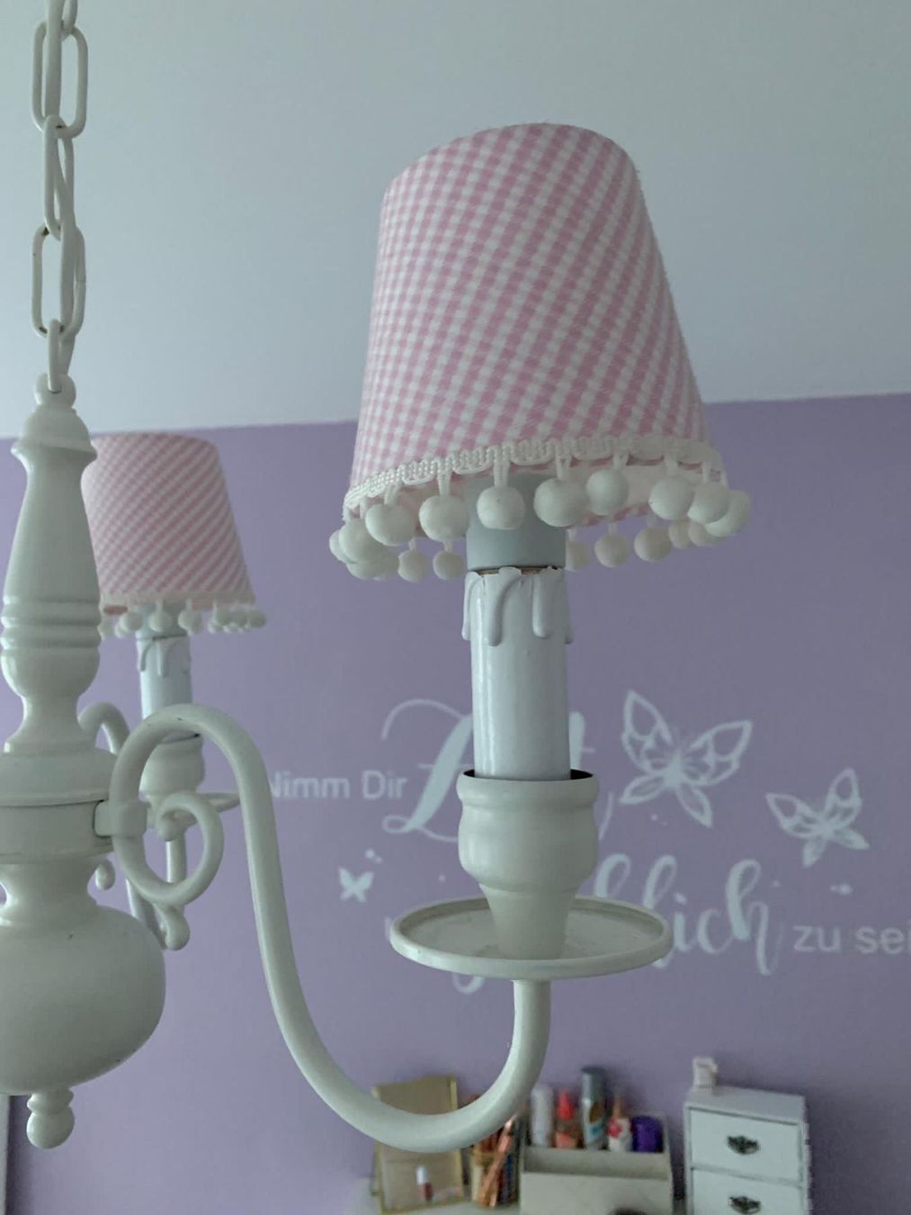 Lampade: Schöner Kronleuchter in rosa/weiß – Usato da Bonstetten venduto da VCLS 1