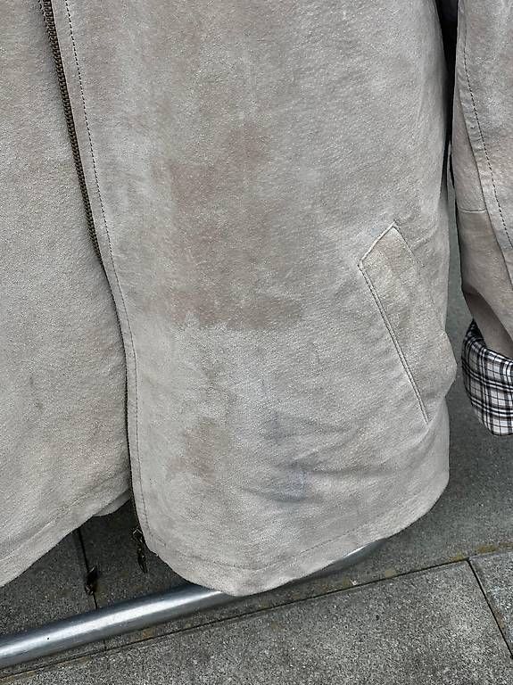 Vestes: Wildlederjacke beige – D'occasion à Therwil par niggidaetsch 4