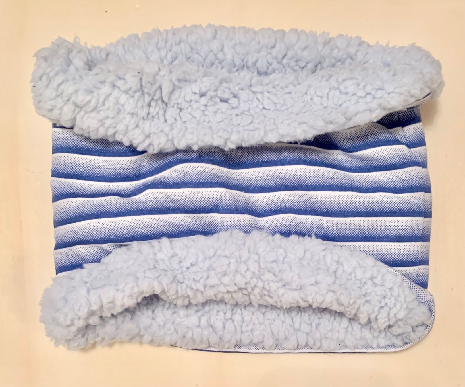 Altro abbigliamento per bambino: HANDMADE Schlauchschal weiss-blau wendbar – Nuovo e nell'imballaggio originale da Emmenbrücke venduto da swissmade-miracles 1