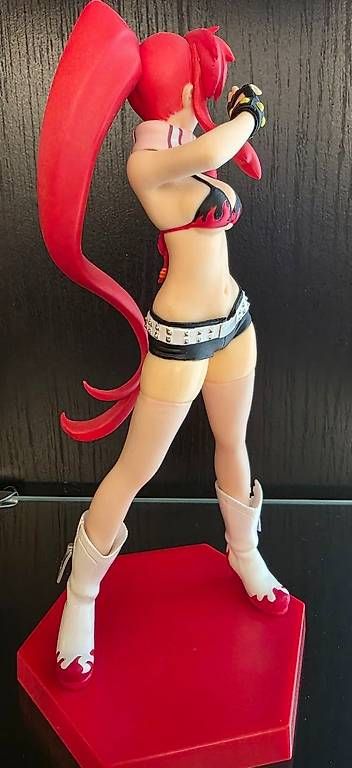 Statuette: Gurren Lagann Yoko Littner Figur mit roter Base – Usato da Liestal venduto da mumitroll863 2