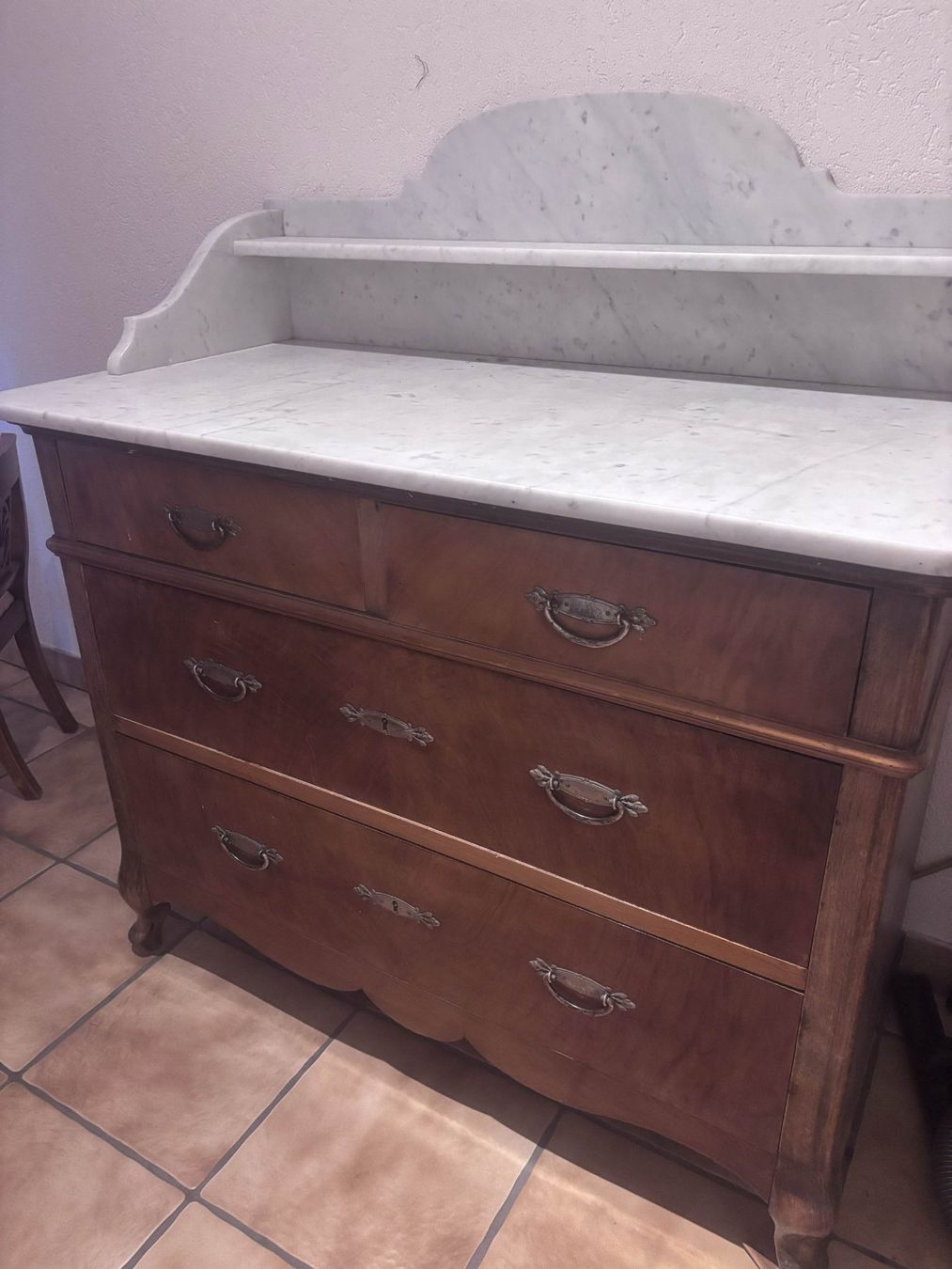 Cassettiere: Très belle commode ancienne avec marbre, sans aucun défaut – Usato da La Chaux-de-Fonds venduto da ian58