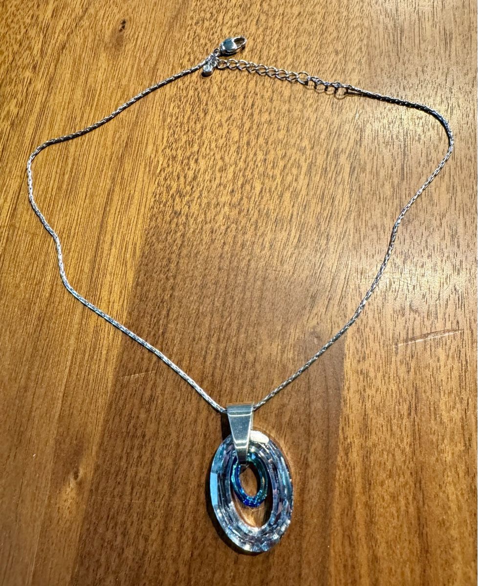 Catenine: Kette mit Anhänger, facettierte Ringe, blau – Usato da Balgach venduto da Pumuckl03 1