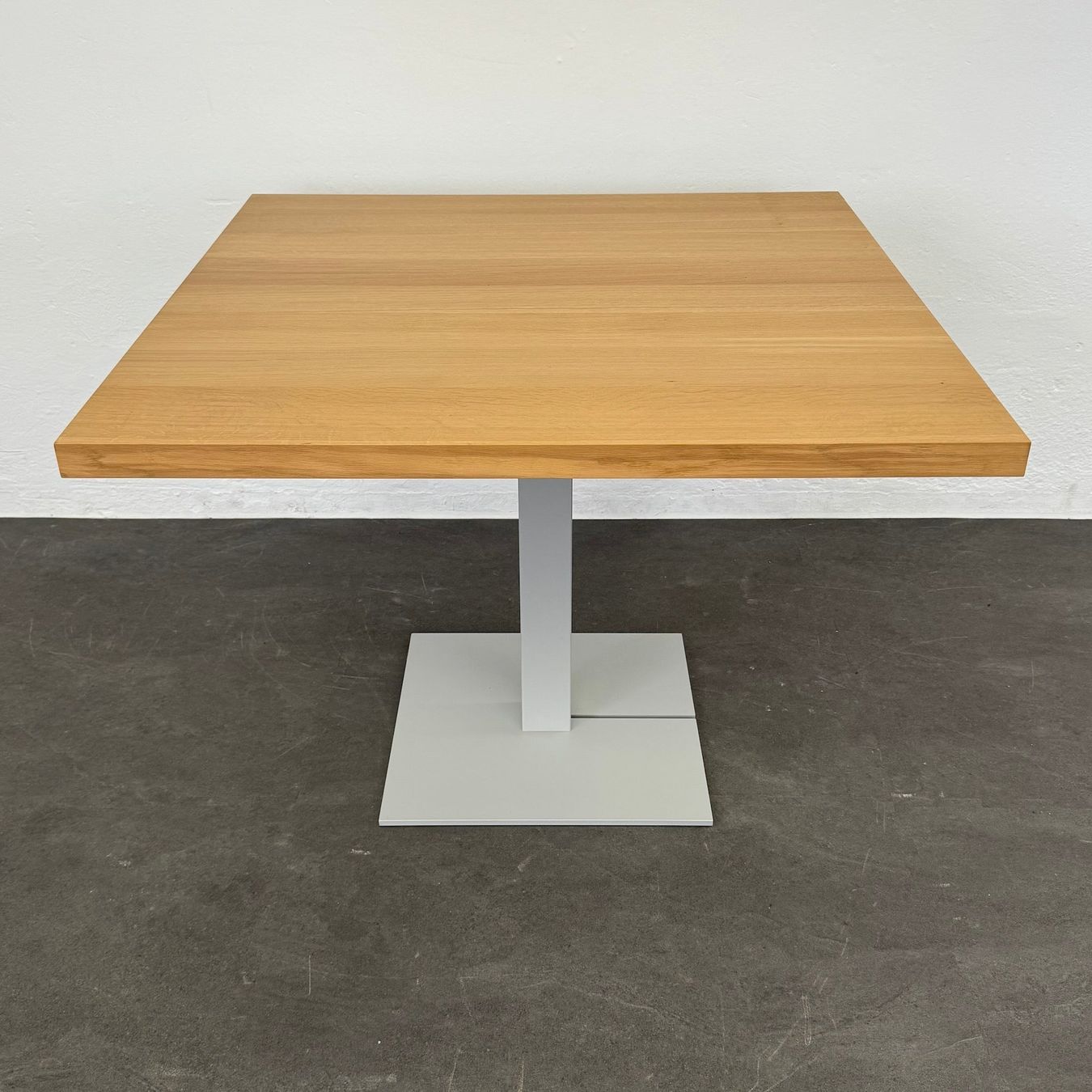 Tavoli: Zoom Tix Sitzungstisch 1000x1000mm – Usato da Schönenwerd venduto da mcofficeshop