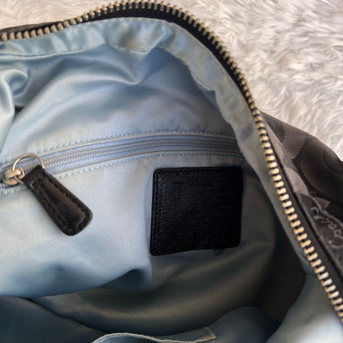 Coach Taschen für Damen: Schwarze Coach Handtasche mit Muster, neuwertig! – Gebraucht aus Eggenwil von CNSRVINTAGE 4