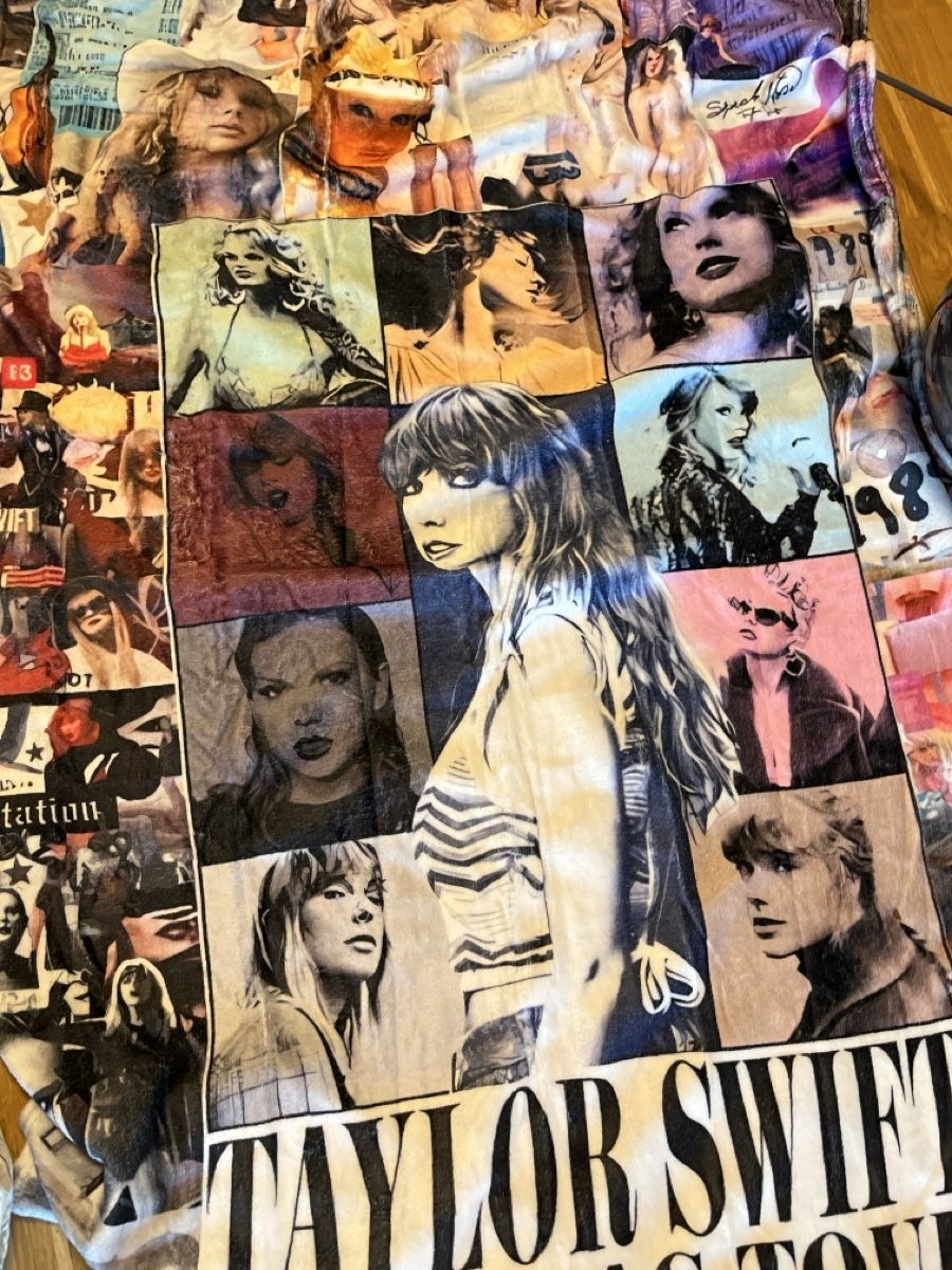 Couvertures: Taylor Swift Decke – Neuf (Voir description) à Zürich par lia_szs8