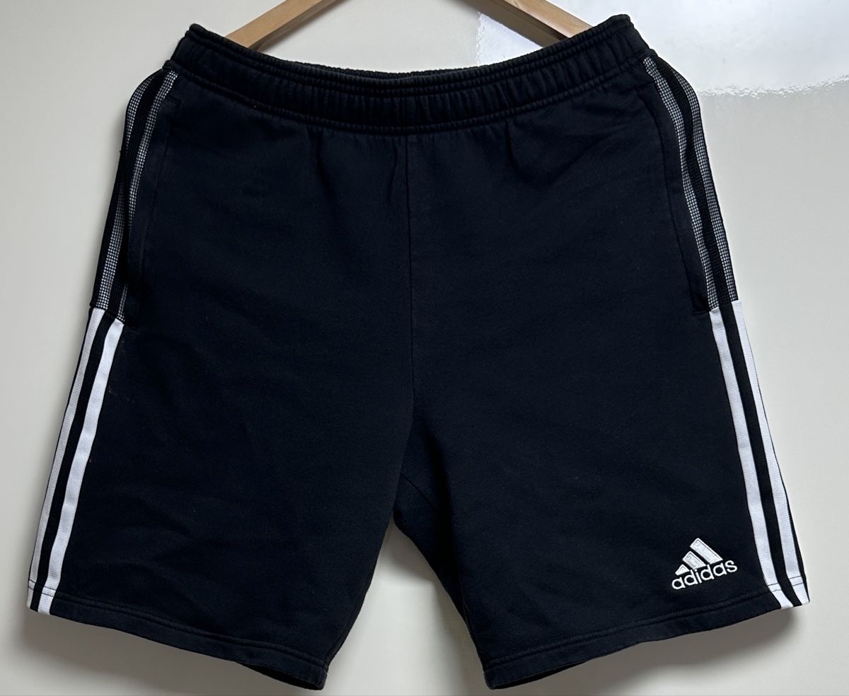 Adidas Pantalons: Adidas Short G M – D'occasion à Maienfeld par tobeyl2020