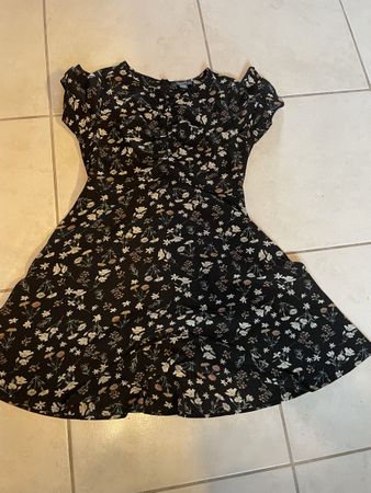 Kleid Schwarz Blumenmuster Grösse 42 neuwertig