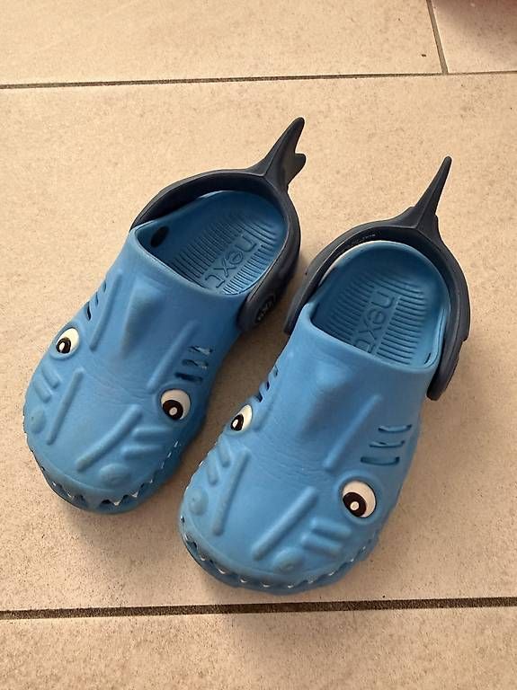 Scarpe per ragazzi: Pantoletten Shark – Usato da Bülach venduto da Peron83