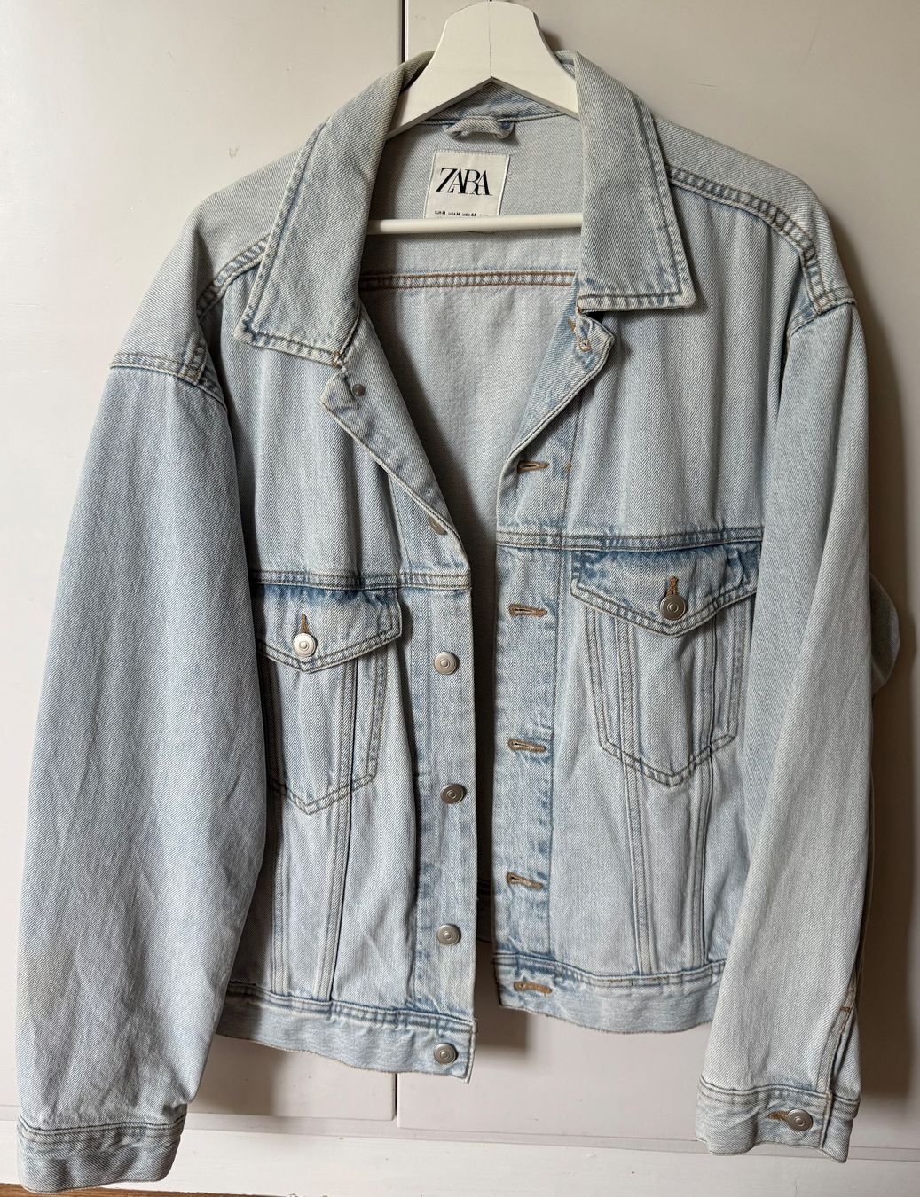 Zara Giacche: Jeansjacke ZARA, Grösse M, hellblau – Usato da Wohlen AG venduto da thr_t5x8
